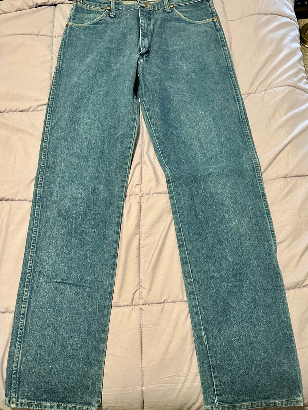 Wrangler Men's Straight Jeans in Medium Blue Wash